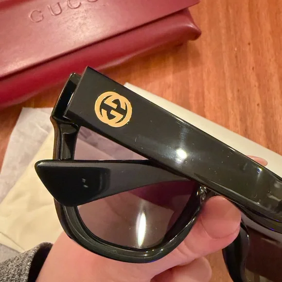Gucci Black and Gold cat eye Sunglasses - Picture 4 of 12